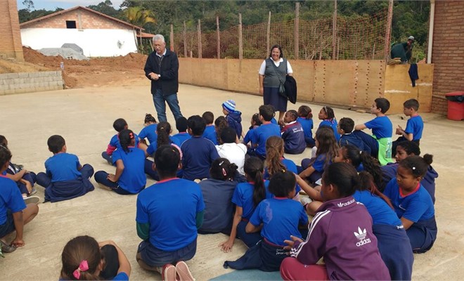 Ben��os aos alunos