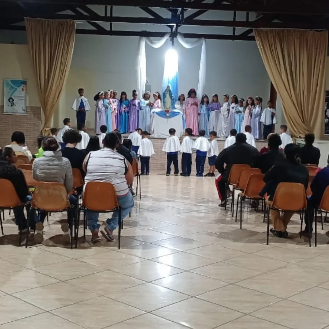 Homenagem a Maria Col�gio Passionista Santa Luzia