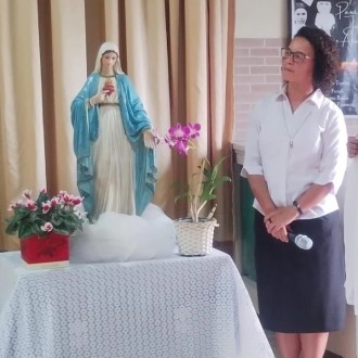 Coroao de  Nossa Senhora e Missa em ao de graas pelas mes - Colgio Passionista Santa Luzia