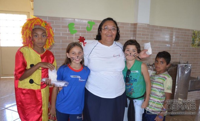 EJC da Parquia de Nossa Senhora da Penha promove ao solidria no Colgio Passionista Santa Luzia