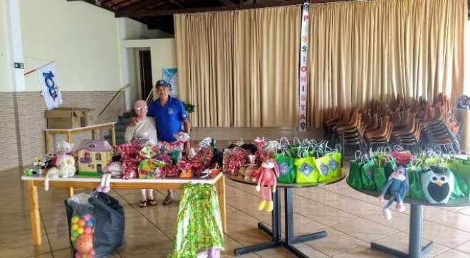 Olympic Club doa brinquedos arrecadados na Campanha de Natal ao Colgio Passionista Santa Luzia - Colgio Passionista Santa Luzia